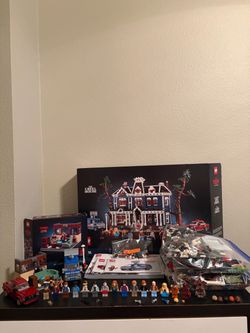 LEGO Icons Stranger Things The Creel House 11370 + WSQK Radio Station GWP 40891