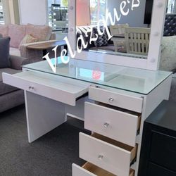 ✅️✅️ White Makeup vanity Set with Lighted Mirror (Stool not included)