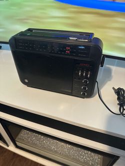 General Electric GE 7-2887A Long-Range AM/FM Wide-Band Super Radio