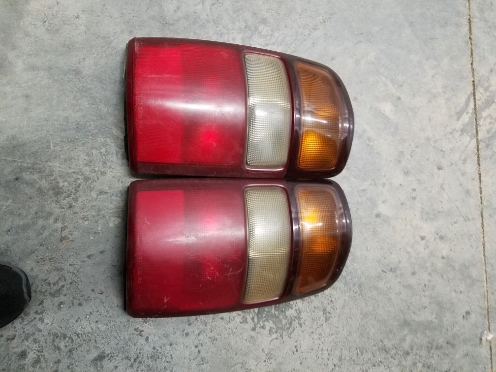 01 thru 06 Tahoe/suburban tail lights