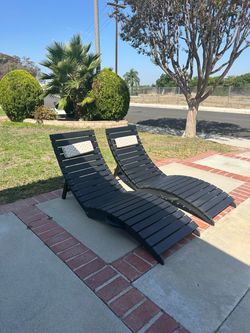 LUE BONA Foldable Pool Lounge Chairs – 2 for $160