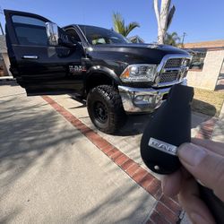 Car Keys/Llaves De Autos