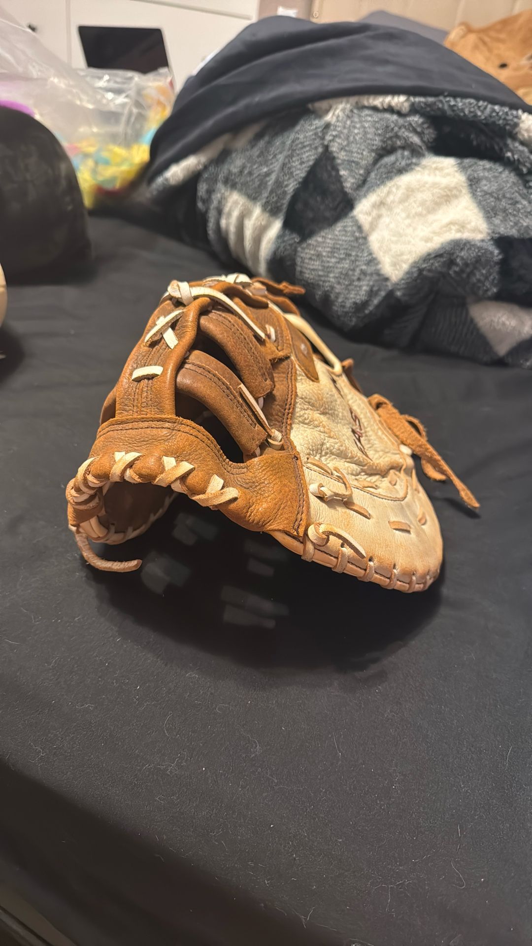 easton first baseman softball glove