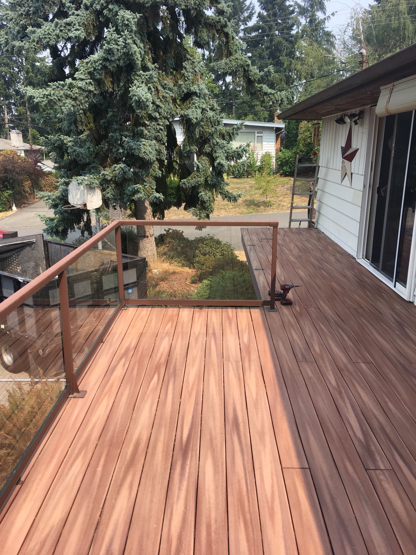 Deck & railing 10 x 40
