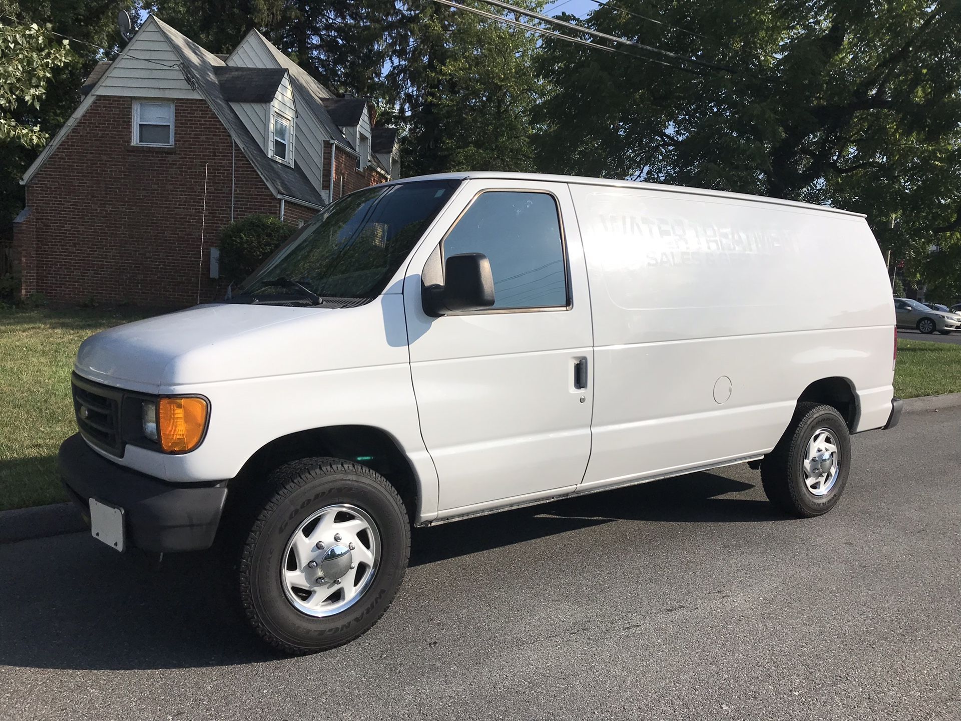 2006 Ford e250 cargo work van in great condition