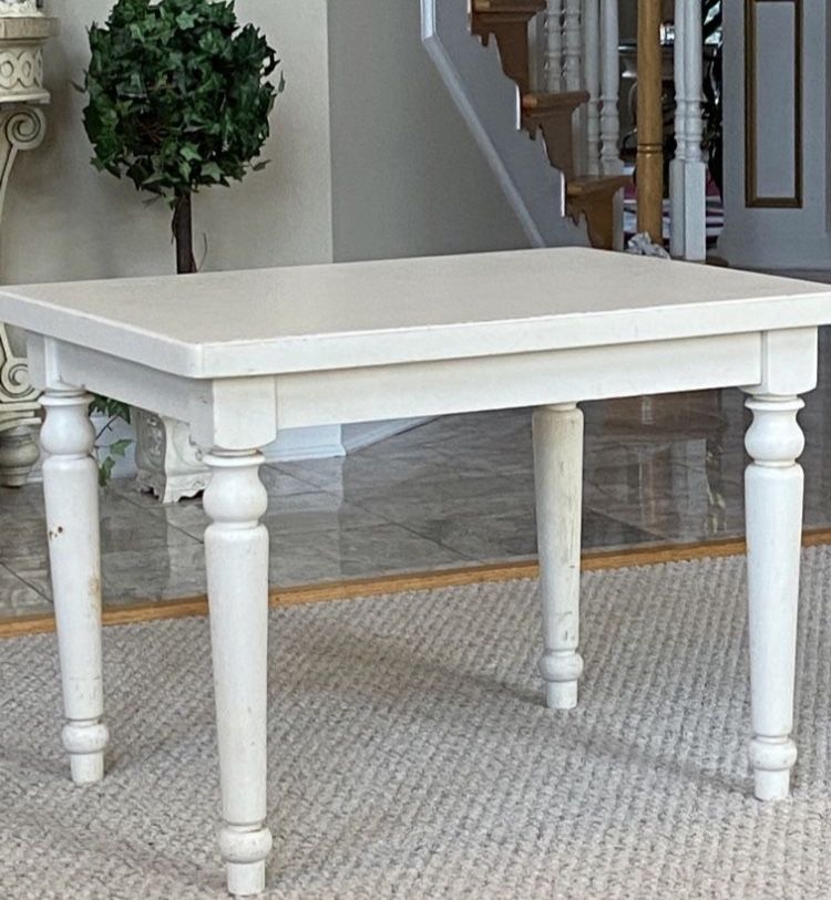 Like New Beautiful Solid Wood White End Table