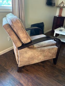 Recliner suede type fabric covering made by Laz-z-boy Excellent condition