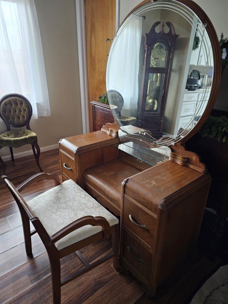 Vintage Solid Wood Vanity