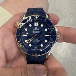 The blue plate is matched with a gold bezel Watch(off3535)