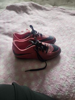 Girls Soccer Cleats Size 3.5