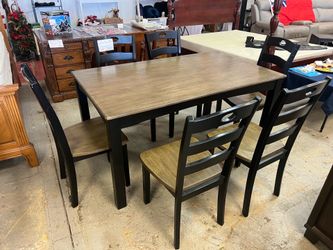 Dining room set/ table and 6 chairs