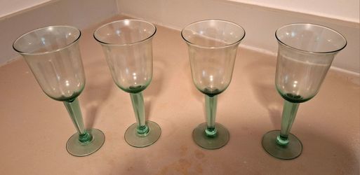 4 Wine Glasses 