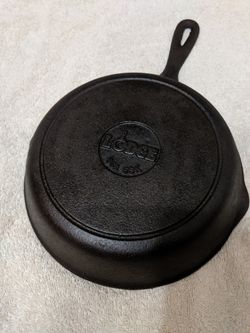 Lodge cast iron skillet