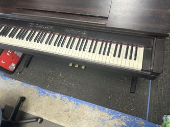 Roland Keyboard Model Hp 330 Digital Piano.