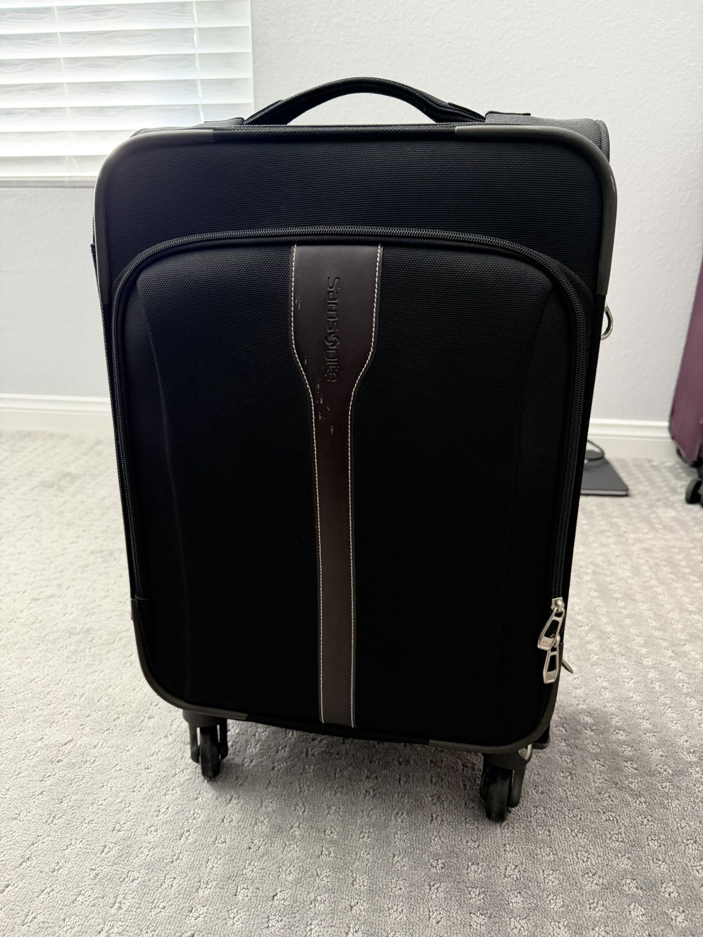 Samsonite 22 Inch Carry On Luggage 