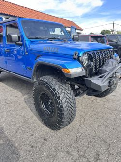 17” Fuel  Wheels 37” Toyo Tires 