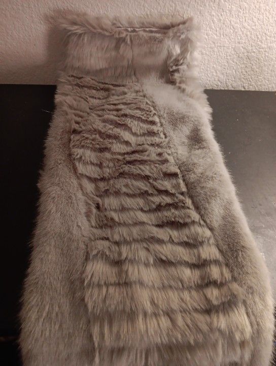 GORGEOUS NEW Banana Republic 8"Wx48"L Grey Faux Fur Stole.