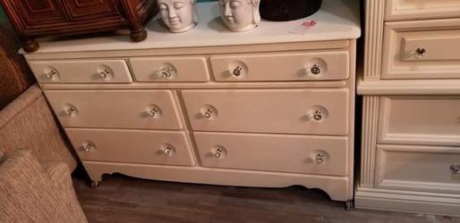 CUTE BUFFET OR DRESSER OR TV STAND AT PICKY PINCHERS 5912 54TH AVE N KENNETH CITY OPEN 12-6PM FREE DELIVERY OPEN SUNDAY