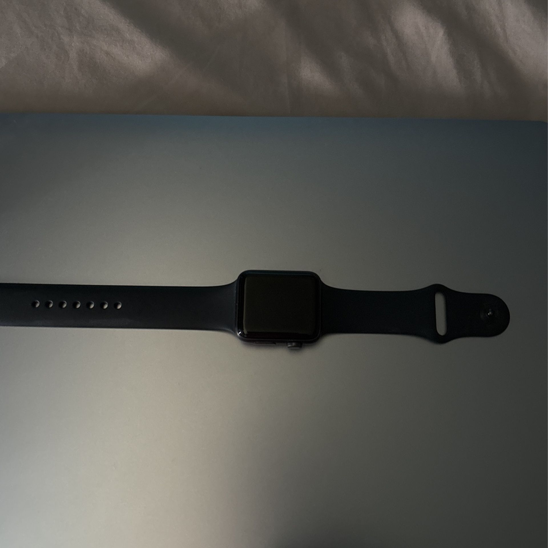 Apple Watch Series 3 42mm Space Gray Aluminum Back Sport (GPS)