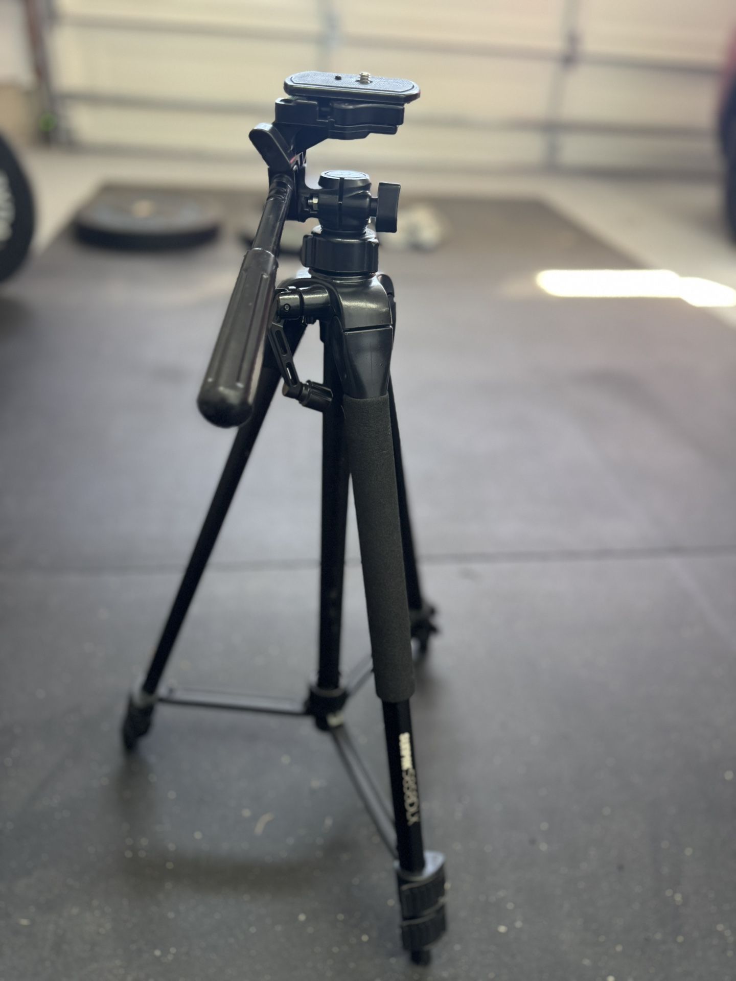 Sunpack Tripod