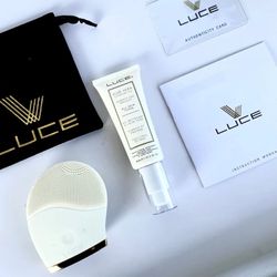 New Facial Cleansing and Anti-Aging Device with Aloe Vera Cleansing Gel LUCE
