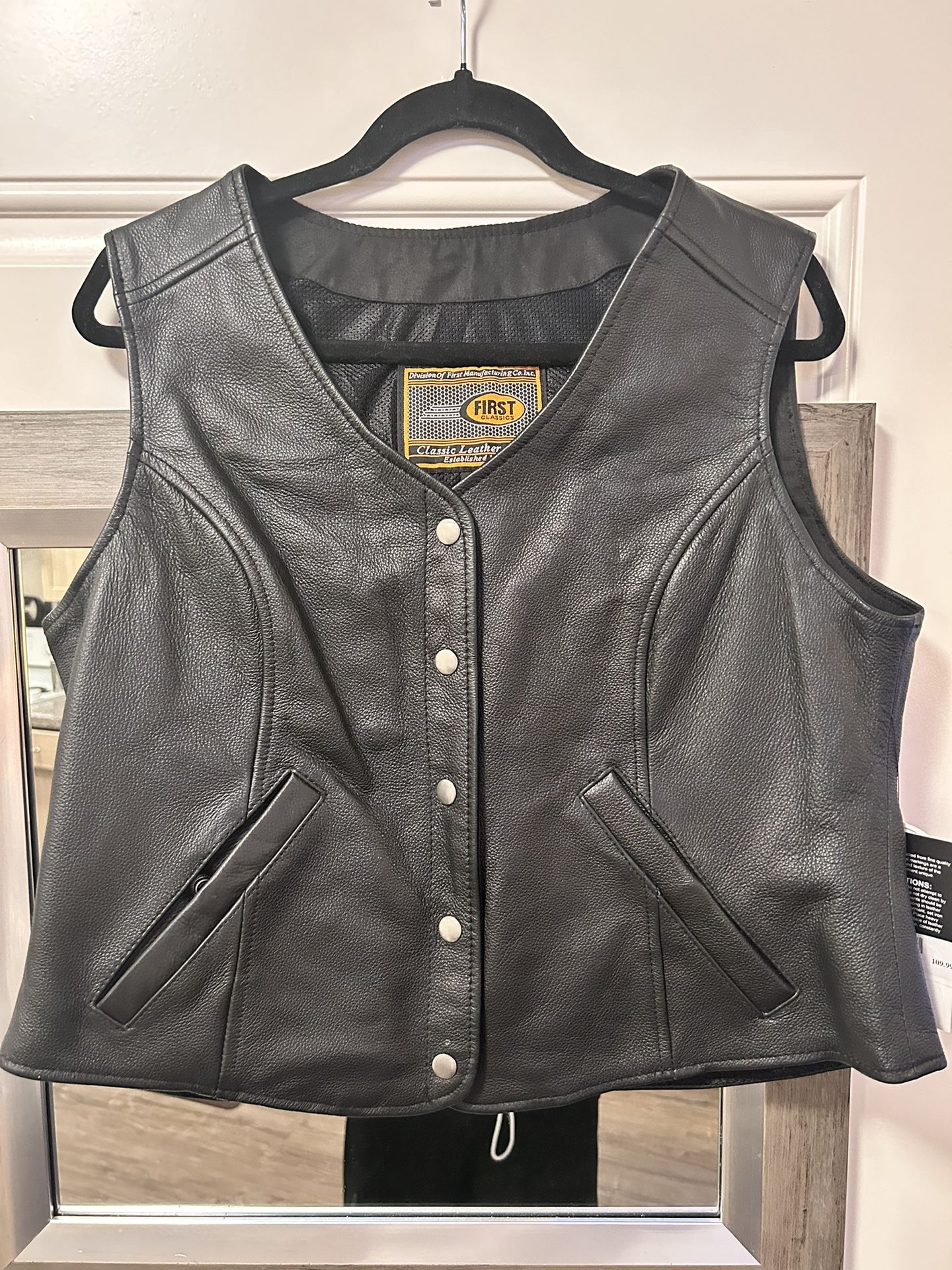Women’s Large Black Leather Bikers Vest.
