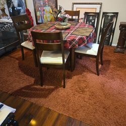 Beautiful Glass/wood Dinning Table. Selling It Cheap At $95