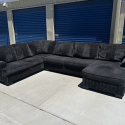 Sectional Sofa Couch Ashley’s Furniture 92X137.5X60 Delivery Available 🚚