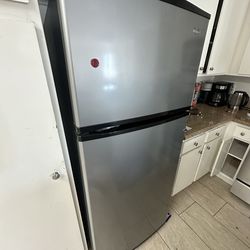 Refrigerator (Whirlpool) MUST GO