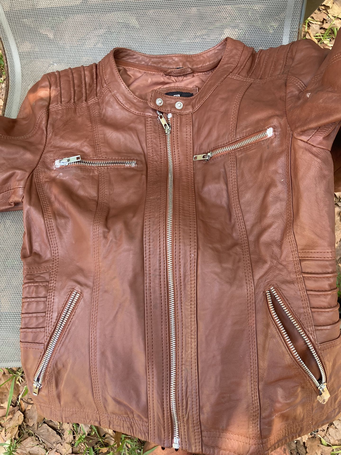 Leather Jacket Small size new.Chaquela de cuero talla pequena nueva