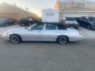 Lincoln town car