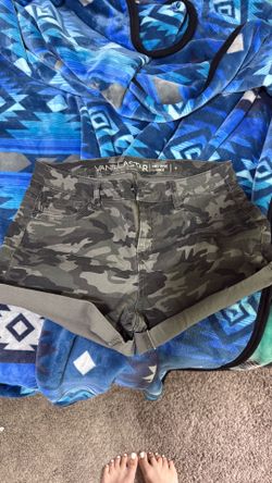 midrise vanilla star shorts