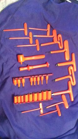 O e l insulated sockets.hex bit set.t handle. Wrenchs .3/8 ratchet and extension