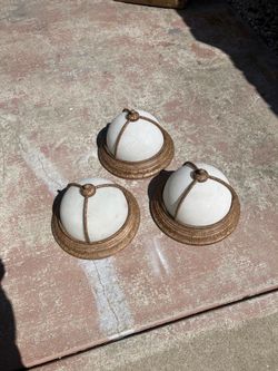 Light fixtures. All tor $25.00