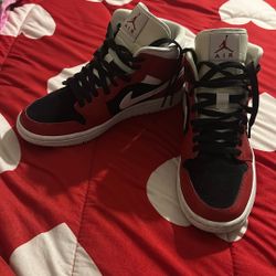 Jordan 1 Mid 