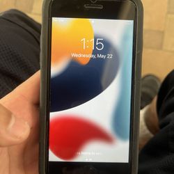 iPhone SE No Cracks No Issues 