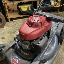 Honda Lawn Mower EXCELLENT Condition Hrx217 