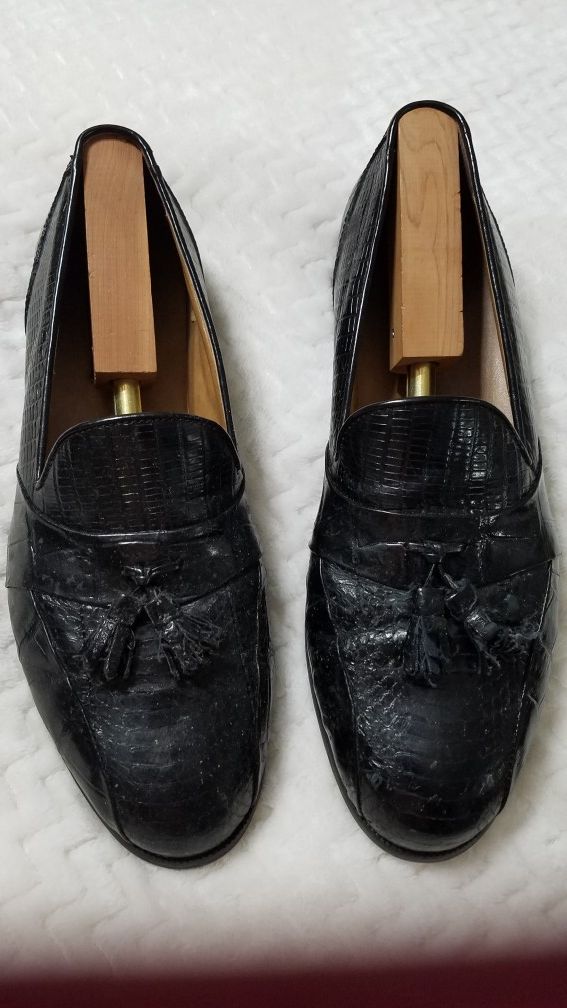 Men's size 11 snake skin shoes