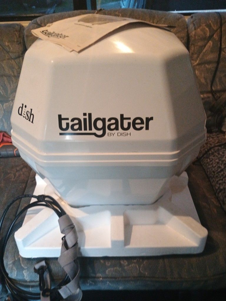 TAILGATER SATELLITE TV SYSTEM