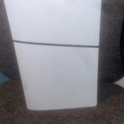 PS5 Slim ( used 1 month) perfect condition.