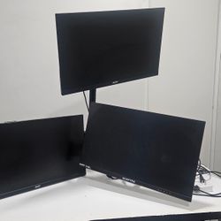 3 Monitors and a Blue Yeti Mircophone