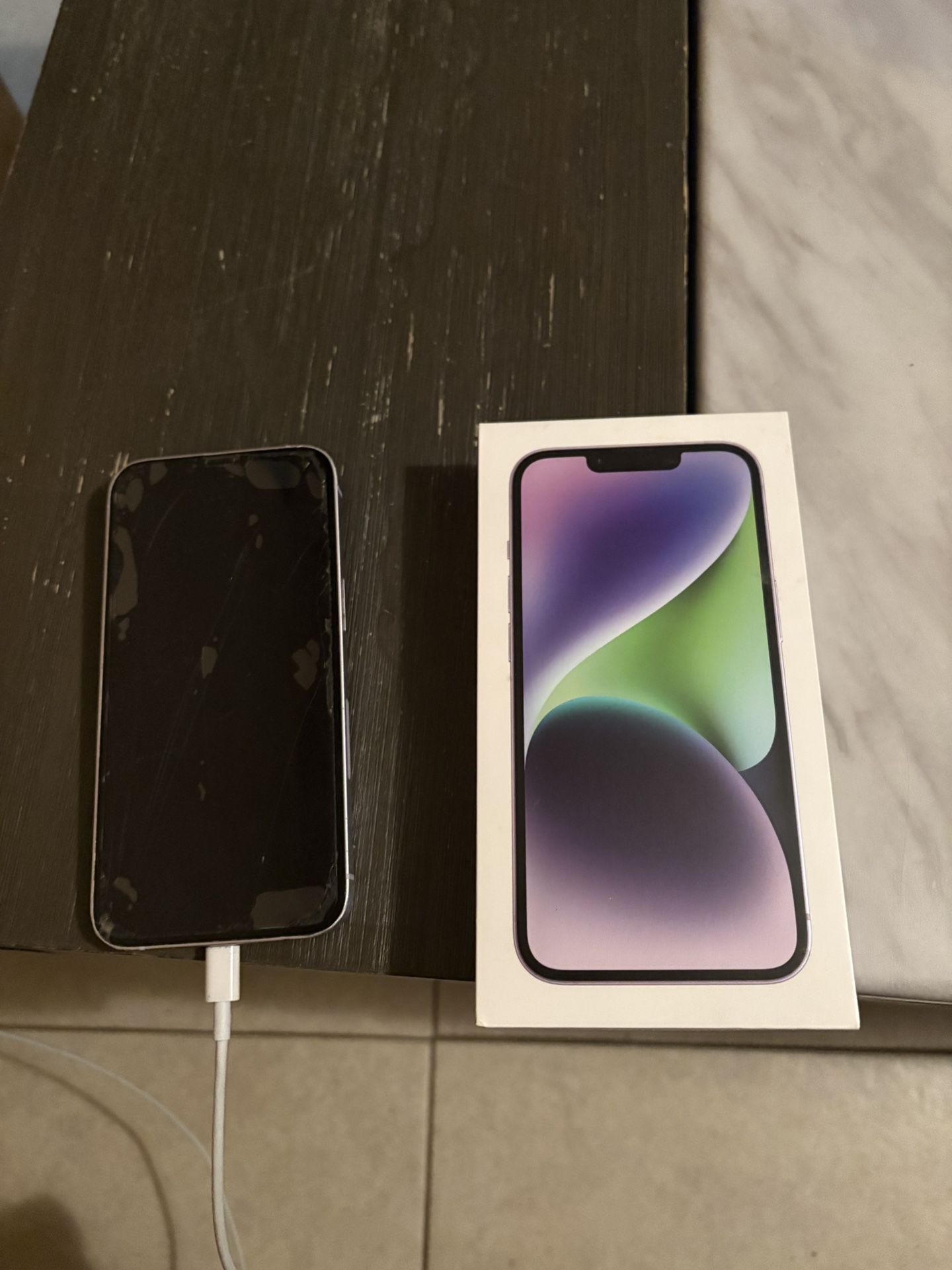 iPhone 14 – Works / Battery Issue / Cracked Back