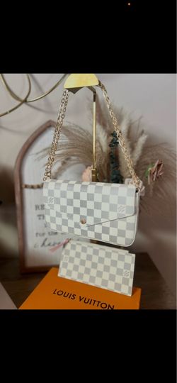 LV pochette brand new