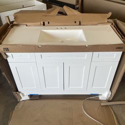 Glacier Bay Everdean 49 in. Single Sink White Freestanding Bath Vanity with White Cultured Marble Top (Assembled) 
