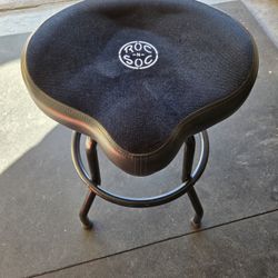 Roc N Soc Guitar Swivel Stool