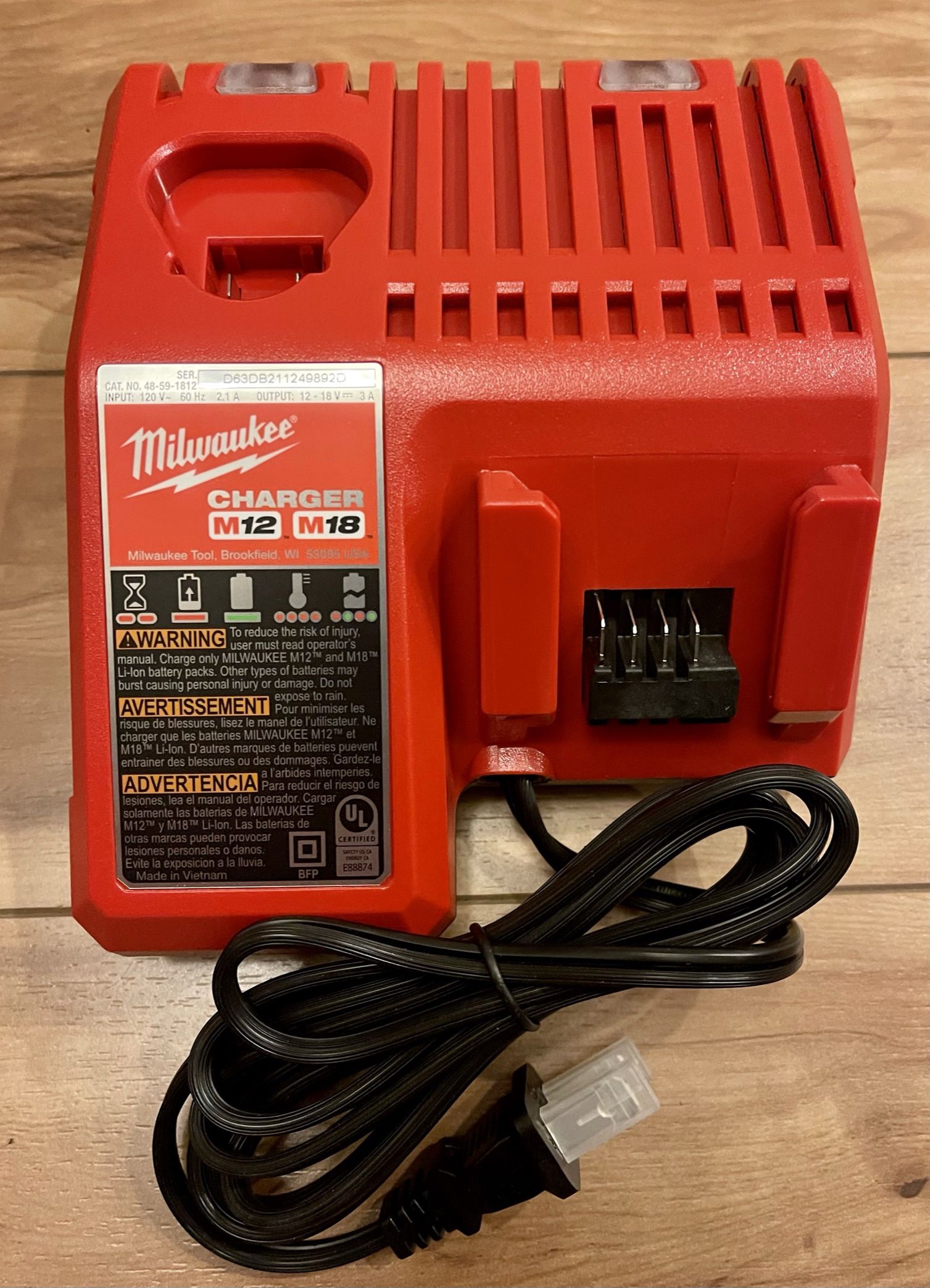 Milwaukee M12 and M18 12-Volt/18-Volt Lithium Multi Battery Charger