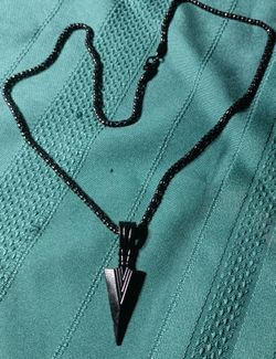 Arrowhead necklace with chain