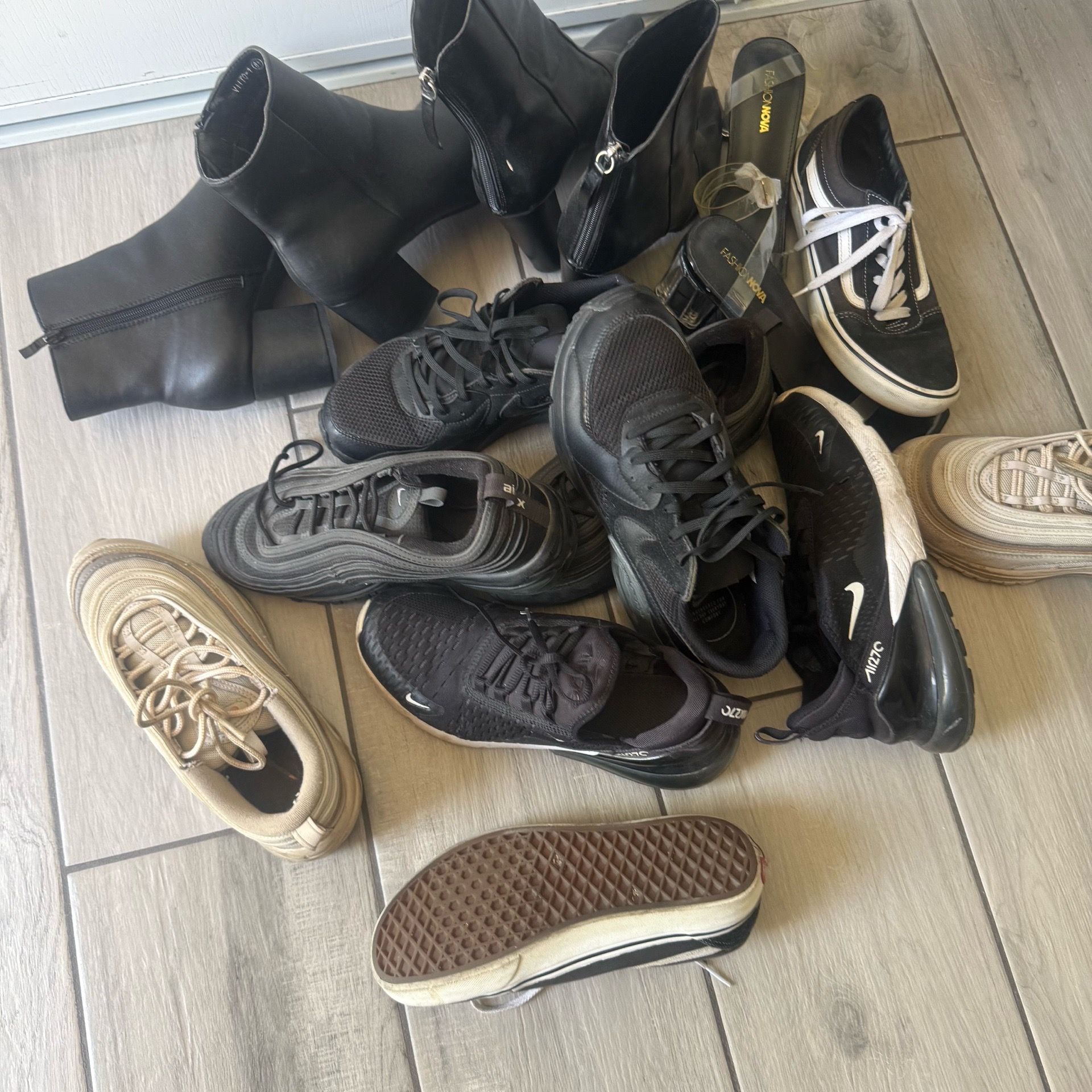 Men and women clothing’s all 3 bags for $60
