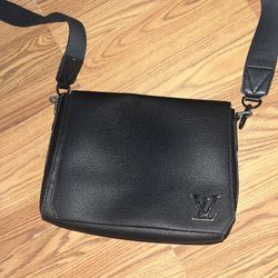 Louis vuitton mens shoulder bag