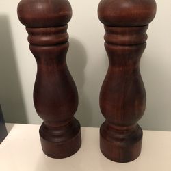 Salt and pepper mills